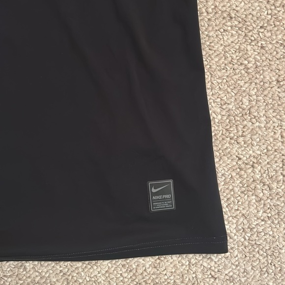 Great Condition Men’s Nike Pro Dri-Fit Fitted Sleeveless Tank Top (Black, Large) - Picture 6 of 13